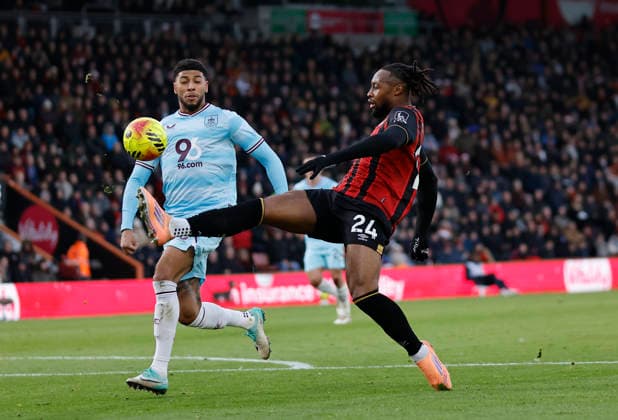 20th December 2025, Bournemouth, Dorset, England; Premier League Football, AFC Bournemouth versus Burnley; Antoine Semenyo of Bournemouth competes with Josh Laurent of Burnley in the box  HongboxChen