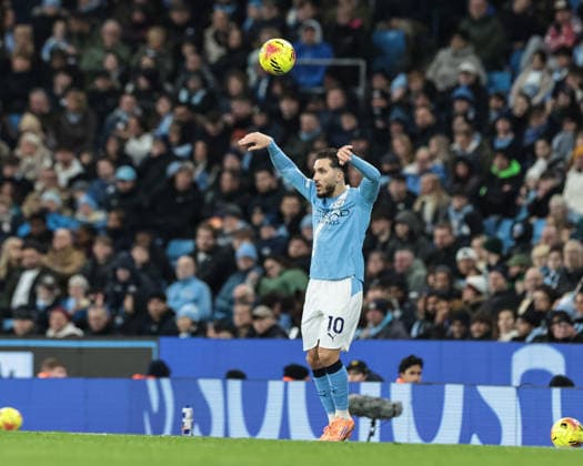 Premier League Manchester City v West Ham United Rayan Cherki of Manchester City takes a throw-in during the Premier League match Manchester City vs West Ham United at Etihad Stadium, Manchester, United Kingdom, 20th December 2025 (Photo by Mark Cosgrove News Images) Manchester Etihad Stadium Manchester United, ManU Kingdom Copyright: xMarkxCosgrove NewsxImagesx