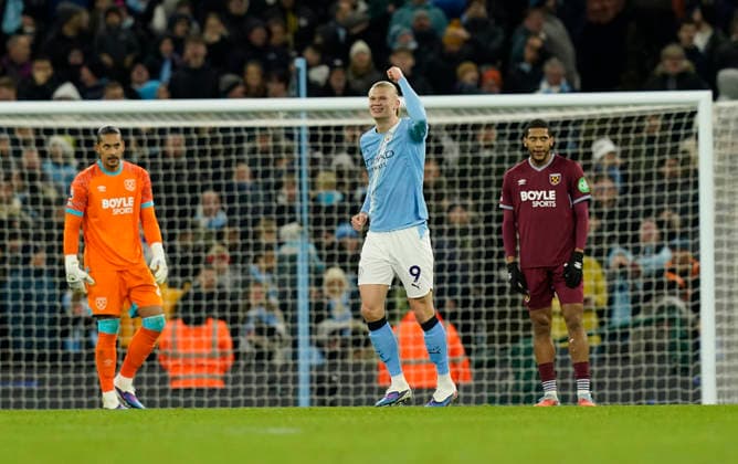 Manchester, England, 20th December 2025. Erling Haaland of Manchester City (C) celebrates after scoring the third goal during the Manchester City vs West Ham United Premier League match at the Etihad Stadium, Manchester. Picture credit should read: Andrew Yates Sportimage EDITORIAL USE ONLY. No use with unauthorised audio, video, data, fixture lists, club league logos or live services. Online in-match use limited to 120 images, no video emulation. No use in betting, games or single club league player publications. SPI_028_AY_MAN_CITY_WEST_HAM SPI-4385-0028