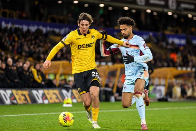 Fer Lopez (28 Wolves) on the ball during the Premier League football match between Wolverhampton Wanderers and Brentford at Molineux stadium in Wolverhampton, England Copyright: xNataliexMincher SPPx Sportspressphoto_SPR75518