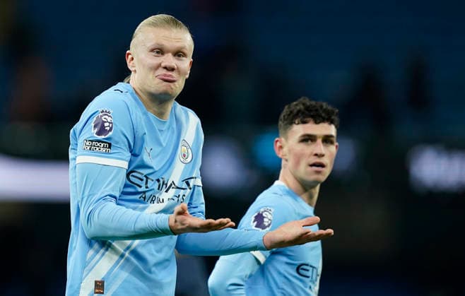 Manchester, England, 20th December 2025. Erling Haaland of Manchester City (L) and Phil Foden of Manchester City react to fans at the final whistle during the Manchester City vs West Ham United Premier League match at the Etihad Stadium, Manchester. Picture credit should read: Andrew Yates Sportimage EDITORIAL USE ONLY. No use with unauthorised audio, video, data, fixture lists, club league logos or live services. Online in-match use limited to 120 images, no video emulation. No use in betting, games or single club league player publications. SPI_032_AY_MAN_CITY_WEST_HAM SPI-4385-0032