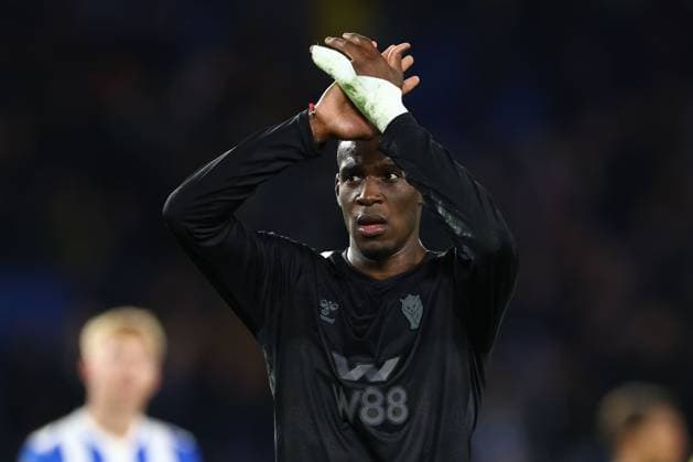 Nordi Mukiele of Sunderland applauds fans at full time Brighton and Hove Albion v Sunderland, Premier League, Football, American Express Community Stadium, Brighton, UK - 20 Dec 2025Brighton American Express Community Stadi United Kingdom EDITORIAL USE ONLY No use with unauthorised audio, video, data, fixture lists, club league logos or live services. Online in-match use limited to 120 images, no video emulation. No use in betting, games or single club league player publications.  Copyright: xSimonxDael Shutterstockx 16148935ad