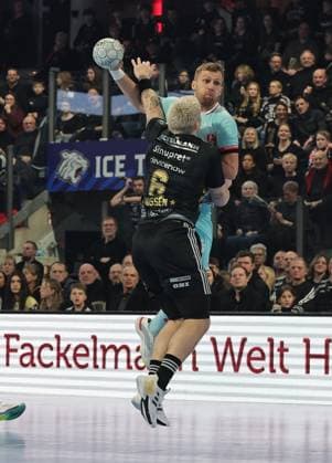 20.12.2025 - Handball - 1. Bundesliga DAIKIN HBL - Saison 2025 2026 - 18. Spieltag: HC Erlangen Metropolregion Nürnberg HCE - MT Melsungen - DaMa - xdaxmax - Marek Nissen (6, HC Erlangen HCE ) David Mandic (7, MT Melsungen )