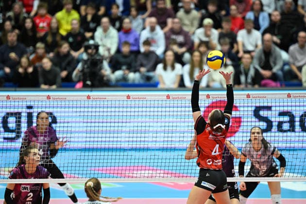 Emma Grome (Dresdner SC, 4) Dresdner SC vs. Schwarz-Weiß Erfurt, 1. Volleyball Bundesliga Damen, Spielzeit 2025 2026, 20.12.2025 Dresdner SC vs. Schwarz-Weiß Erfurt, 1. Volleyball Bundesliga Damen, Spielzeit 2025 2026, 20.12.2025 Dresden Copyright: xEibner-Pressefoto xHoepnerx EP_PHR