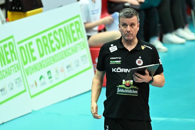 Alexander Waibl (Cheftrainer Dresdner SC) Dresdner SC vs. Schwarz-Weiß Erfurt, 1. Volleyball Bundesliga Damen, Spielzeit 2025 2026, 20.12.2025 Dresdner SC vs. Schwarz-Weiß Erfurt, 1. Volleyball Bundesliga Damen, Spielzeit 2025 2026, 20.12.2025 Dresden Copyright: xEibner-Pressefoto xHoepnerx EP_PHR