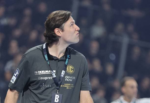 20.12.2025 - Handball - 1. Bundesliga DAIKIN HBL - Saison 2025 2026 - 18. Spieltag: HC Erlangen Metropolregion Nürnberg HCE - MT Melsungen - DaMa - xdaxmax - Johannes Sellin ( Trainer HC Erlangen HCE ) nachdenklich enttäuscht Enttäuschung