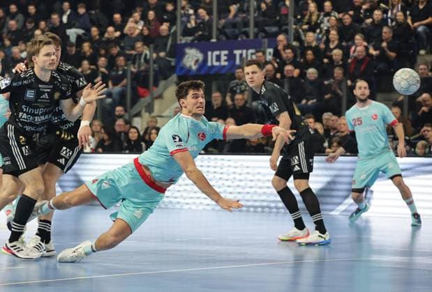 20.12.2025 - Handball - 1. Bundesliga DAIKIN HBL - Saison 2025 2026 - 18. Spieltag: HC Erlangen Metropolregion Nürnberg HCE - MT Melsungen - DaMa - xdaxmax - Nikolaj Enderleit (4, MT Melsungen )