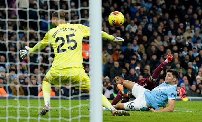Manchester, England, 20th December 2025. Gianluigi Donnarumma of Manchester City saves from Crysencio Summerville of West Ham United during the Manchester City vs West Ham United Premier League match at the Etihad Stadium, Manchester. Picture credit should read: Andrew Yates Sportimage EDITORIAL USE ONLY. No use with unauthorised audio, video, data, fixture lists, club league logos or live services. Online in-match use limited to 120 images, no video emulation. No use in betting, games or single club league player publications. SPI_038_AY_MAN_CITY_WEST_HAM SPI-4385-0038