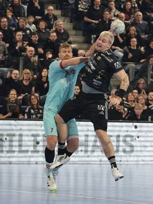 20.12.2025 - Handball - 1. Bundesliga DAIKIN HBL - Saison 2025 2026 - 18. Spieltag: HC Erlangen Metropolregion Nürnberg HCE - MT Melsungen - DaMa - xdaxmax - David Mandic (7, MT Melsungen ) Marek Nissen (6, HC Erlangen HCE )