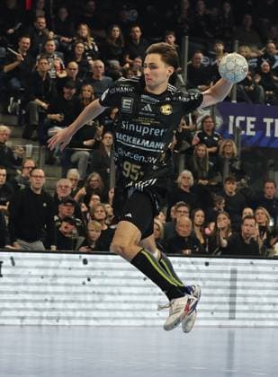 20.12.2025 - Handball - 1. Bundesliga DAIKIN HBL - Saison 2025 2026 - 18. Spieltag: HC Erlangen Metropolregion Nürnberg HCE - MT Melsungen - DaMa - xdaxmax - Tim Gömmel Goemmel (95, HC Erlangen HCE )