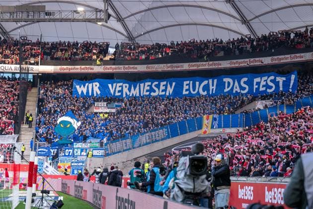 TSG 1899 Hoffenheim Choreografie Fans Wir Vermiesen Euch das FEST! GER, VfB Stuttgart vs. TSG 1899 Hoffenheim, Fussball, Herren, 1. Bundesliga, 15. Spieltag, Spielzeit 2025 2026, 20.12.2025, DFL DFB REGULATIONS PROHIBIT ANY USE OF PHOTOGRAPHS AS IMAGE SEQUENCES AND OR QUASI-VIDEO, GER, VfB Stuttgart vs. TSG 1899 Hoffenheim, Fussball, Herren, 1. Bundesliga, 15. Spieltag, Spielzeit 2025 2026, 20.12.2025 Stuttgart *** TSG 1899 Hoffenheim Choreography Fans Wir Vermiesen Euch das FEST GER, VfB Stuttgart vs TSG 1899 Hoffenheim, Football, Men, 1 Bundesliga, 15 Matchday, Season 2025 2026, 20 12 2025, DFL DFB REGULATES PROHIBIT ANY USE OF PHOTOGRAPHS AS IMAGE SEQUENCES AND OR QUASI VIDEO, GER, VfB Stuttgart vs TSG 1899 Hoffenheim, Football, Men, 1 Bundesliga, Matchday 15, Season 2025 2026, 20 12 2025 Stuttgart Copyright: xEibner-Pressefoto WolfgangxFrankx EP_WFK
