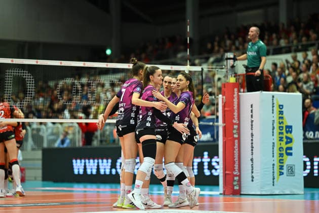 Die Mannschaft von Schwarz-Weiß Erfurt - Dresdner SC vs. Schwarz-Weiß Erfurt, 1. Volleyball Bundesliga Damen, Spielzeit 2025 2026, 20.12.2025 Dresdner SC vs. Schwarz-Weiß Erfurt, 1. Volleyball Bundesliga Damen, Spielzeit 2025 2026, 20.12.2025 Dresden Copyright: xEibner-Pressefoto xHoepnerx EP_PHR