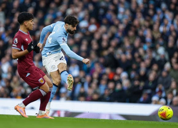 20th December 2025; Etihad Stadium, Manchester, Lancashire, England; Premier League Football, Manchester City versus West Ham United; Josko Gvardiol of Manchester City shoots  RogerxEvans