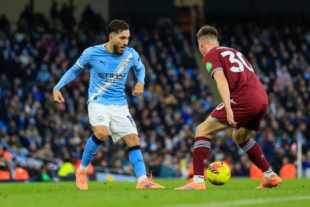 Manchester City v West Ham United Premier League 20 12 2025. Rayan Cherki (10) of Manchester City passes the ball during the Premier League match between Manchester City and West Ham United at the Etihad Stadium, Manchester, England on 20 December 2025. Manchester Etihad Stadium Manchester England Editorial use only DataCo restrictions apply See www.football-dataco.com , Copyright: xConorxMolloyx PSI-23451-0076
