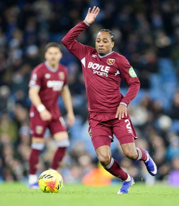 20th December 2025; Etihad Stadium, Manchester, Lancashire, England; Premier League Football, Manchester City versus West Ham United; Kyle Walker-Peters of West Ham United on the ball  RogerxEvans