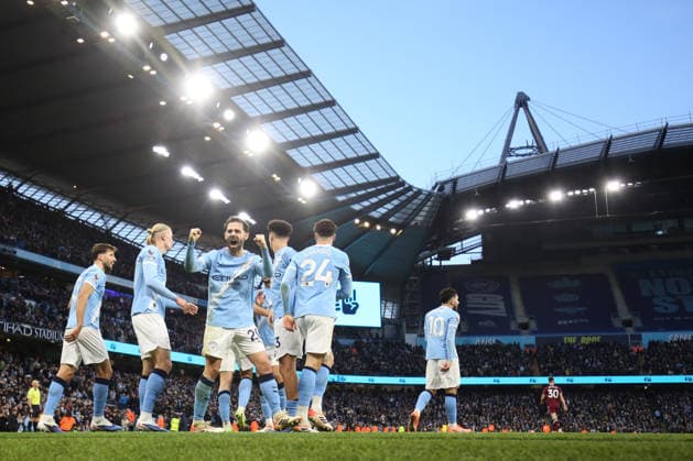 Man City v West Ham 20th December 2025, Manchester - Premier League Football - Manchester City v West Ham United - Bernardo Silva of Manchester City celebrates their 2nd goal at the Etihad Stadium - Photo: Charlotte Wilson Offside. Manchester UK Copyright: xCharlottexWilsonx xOffsidexOffside