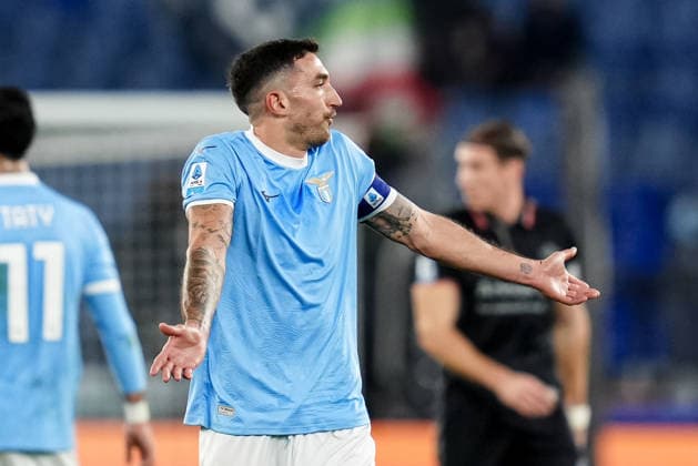 SS Lazio v US Cremonese - Serie A Enilive Danilo Cataldi of SS Lazio gestures during the serie Serie A Enilive match between SS Lazio and US Cremonese at Olimpico on December 20, 2025 in Rome, Italy Rome Stadio Olimpico Lazio Italy Copyright: xGiuseppexMaffiax 251220_SerieA_Lazio-Cremonese_00992