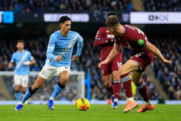 Manchester City v West Ham United Premier League 20 12 2025. Tijjani Reijnders (4) of Manchester City runs with the ball during the Premier League match between Manchester City and West Ham United at the Etihad Stadium, Manchester, England on 20 December 2025. Manchester Etihad Stadium Manchester England Editorial use only DataCo restrictions apply See www.football-dataco.com , Copyright: xConorxMolloyx PSI-23451-0078