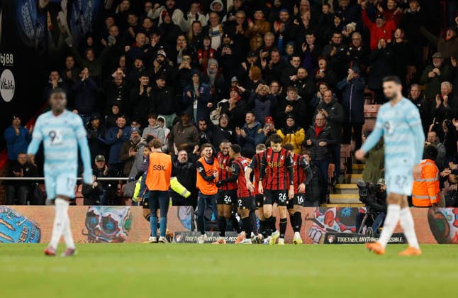 20th December 2025, Bournemouth, Dorset, England; Premier League Football, AFC Bournemouth versus Burnley; Antoine Semenyo of Bournemouth celebrates his goal for 1-0 in the 67th minutes  HongboxChen