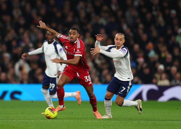 20th December 2025; Tottenham Hotspur Stadium, London, England; Premier League Football, Tottenham Hotspur versus Liverpool; Ryan Gravenberch of Liverpool challenged by Xavi Simons of Tottenham Hotspur  JohnxPatrickxFletcher