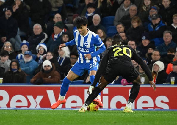 Kaoru Mitoma of Brighton in action during the Premier League match between Brighton and Hove Albion and Sunderland at the American Express Stadium, Brighton UK - Saturday 20th December 2025 Brighton v Sunderland Premier League Football, Amex Stadium, Sussex, UK - 20 Dec 2025Brighton Amex Stadium Sussex United Kingdom Editorial use only. No merchandising. For Football images FA and Premier League restrictions apply inc. no internet mobile usage without FAPL license - for details contact Football Dataco  Copyright: xLizxFinlayson TPI Shutterstockx 16159610as
