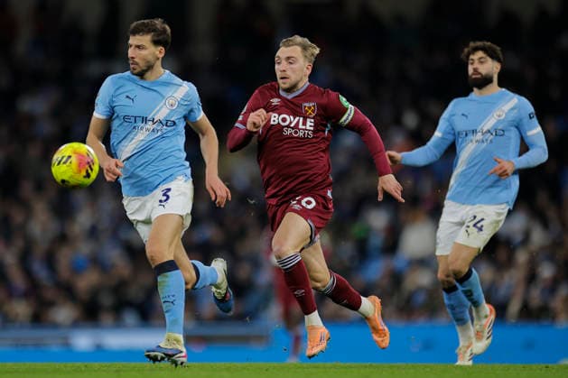 Manchester City v West Ham United Premier League 20 12 2025. Jarrod Bowen (20) of West Ham United runs with the ball during the Premier League match between Manchester City and West Ham United at the Etihad Stadium, Manchester, England on 20 December 2025. Manchester Etihad Stadium Manchester England Editorial use only DataCo restrictions apply See www.football-dataco.com , Copyright: xConorxMolloyx PSI-23451-0086