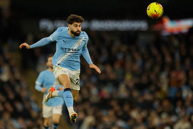 Manchester City v West Ham United Premier League 20 12 2025. Josko Gvardiol (24) of Manchester City heads the ball during the Premier League match between Manchester City and West Ham United at the Etihad Stadium, Manchester, England on 20 December 2025. Manchester Etihad Stadium Manchester England Editorial use only DataCo restrictions apply See www.football-dataco.com , Copyright: xConorxMolloyx PSI-23451-0088