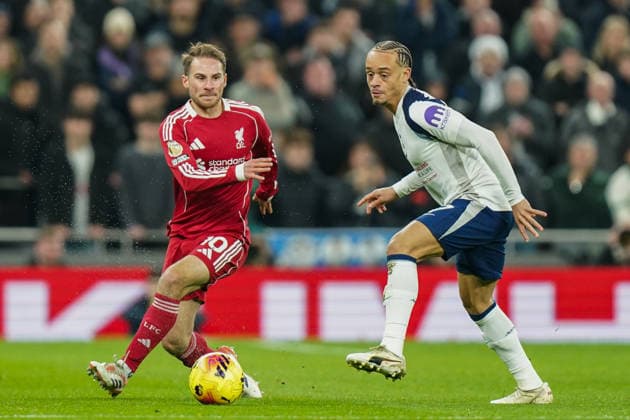 Tottenham Hotspur v Liverpool, Premier League Alexis Mac Allister of Liverpool under pressure from Xavi Simons of Tottenham Hotspur during the Tottenham Hotspur v Liverpool Premier League match at the Tottenham Hotspur Stadium, London, England on 20 December 2025 Credit: Dylan Hepworth Every Second Media Editorial use only. All images are copyright Every Second Media Limited. No images may be reproduced without prior permission. All rights reserved. Premier League and Football League images are subject to licensing agreements with Football DataCo Limited. see https: www.football-dataco.com Copyright: xIMAGO EveryxSecondxMediax ESM-1717-0036 DylanxHepworthx xEveryxSecondxMediax