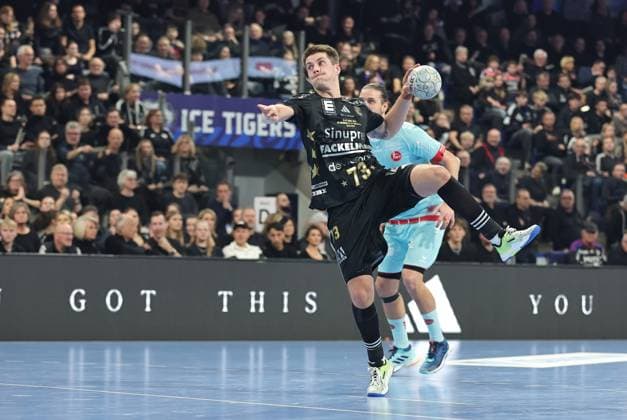 20.12.2025 - Handball - 1. Bundesliga DAIKIN HBL - Saison 2025 2026 - 18. Spieltag: HC Erlangen Metropolregion Nürnberg HCE - MT Melsungen - DaMa - xdaxmax - Viggo Kristjansson (73, HC Erlangen HCE )