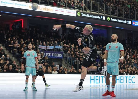 20.12.2025 - Handball - 1. Bundesliga DAIKIN HBL - Saison 2025 2026 - 18. Spieltag: HC Erlangen Metropolregion Nürnberg HCE - MT Melsungen - DaMa - xdaxmax - Maciej Gebala (77, HC Erlangen HCE )