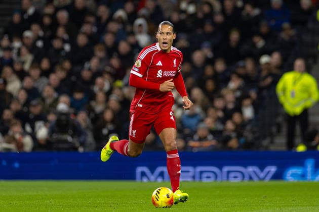 Football - FA Premier League - Tottenham Hotspur FC v Liverpool FC LONDON, ENGLAND - Saturday, December 20, 2025: Liverpool s captain Virgil van Dijk during the FA Premier League match between Tottenham Hotspur FC and Liverpool FC at the Tottenham Hotspur Stadium. (Photo by David Rawcliffe Propaganda) LONDON Tottenham Hotspur Stadium GREATER LONDON ENGLAND  Copyright: xDavidxRawcliffex P2025-12-20-Tottenham_Liverpool-38