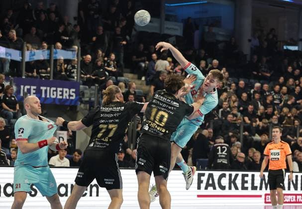 20.12.2025 - Handball - 1. Bundesliga DAIKIN HBL - Saison 2025 2026 - 18. Spieltag: HC Erlangen Metropolregion Nürnberg HCE - MT Melsungen - DaMa - xdaxmax - Reynir Thor Stefansson (19, MT Melsungen )