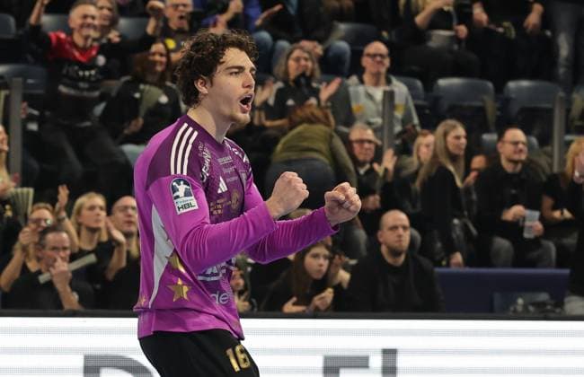20.12.2025 - Handball - 1. Bundesliga DAIKIN HBL - Saison 2025 2026 - 18. Spieltag: HC Erlangen Metropolregion Nürnberg HCE - MT Melsungen - DaMa - xdaxmax - Tin Herceg (16, HC Erlangen HCE ) ballt Faust Fäuste freut sich Freude