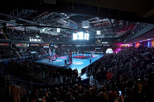 20.12.2025 - Handball - 1. Bundesliga DAIKIN HBL - Saison 2025 2026 - 18. Spieltag: HC Erlangen Metropolregion Nürnberg HCE - MT Melsungen - DaMa - xdaxmax - Symbolbild Symbolfoto Feature Impression - ausverkauft Arena