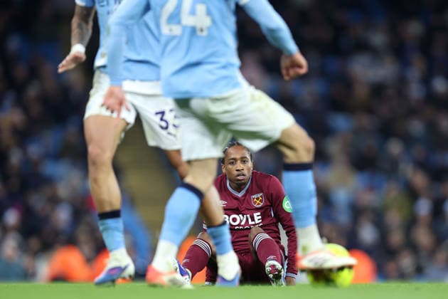 Man City v West Ham 20th December 2025, Manchester - Premier League Football - Manchester City v West Ham United - Kyle Walker-Peters of West Ham United - Photo: Charlotte Wilson Offside. Manchester UK Copyright: xCharlottexWilsonx xOffsidexOffside