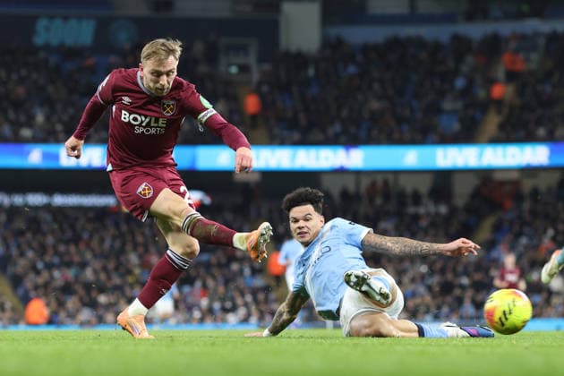 Man City v West Ham 20th December 2025, Manchester - Premier League Football - Manchester City v West Ham United - Jarrod Bowen of West Ham United shoots - Photo: Charlotte Wilson Offside. Manchester UK Copyright: xCharlottexWilsonx xOffsidexOffside