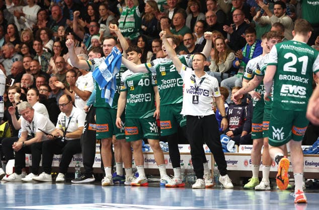 20.12.2025, Deutschland, Göppingen, Handball DAIKIN HBL, FRISCH AUF! Göppingen vs. SG Flensburg-Handewitt: Jubel Co-Trainer Stefan Klaus (FAG)