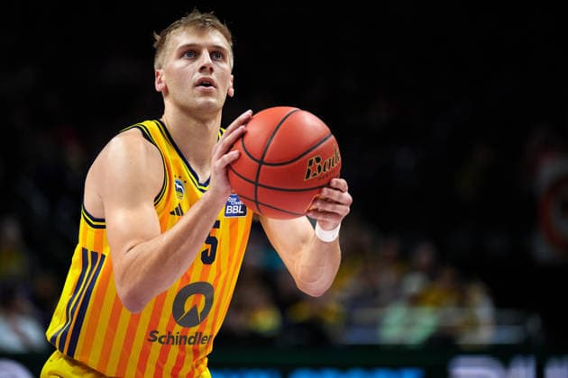 Sam Griesel (Alba Berlin, 05), Freiwurf, GER, ALBA Berlin vs. Ratiopharm Ulm, Basketball Herren, easy Credit BBL, Saison 2025 2026, 11. Spieltag, 20.12.2025 GER, ALBA Berlin vs. Ratiopharm Ulm, Basketball Herren, easy Credit BBL, Saison 2025 2026, 11. Spieltag, 20.12.2025 Berlin