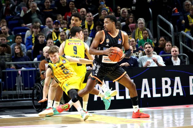 DEU, easyCredit BBL, ALBA vs. ratiopharm Ulm, 20.12.2025, Uber-Arena, Berlin, DEU, easyCredit BBL, ALBA vs. ratiopharm Ulm, im Bild Bennet Hundt (ALBA Berlin 33), u15