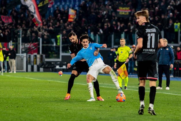Matteo Cancellieri of SS Lazio and Giuseppe Pezzella of US Cremonese during SS Lazio vs US Cremonese, Italian soccer Serie A match in Rome, Italy, December 20 2025  Copyright: xRaffaelexConti IPAxSportx xipa-agency.netx xx IPA_69352603 IPA_Agency_IPA69352603