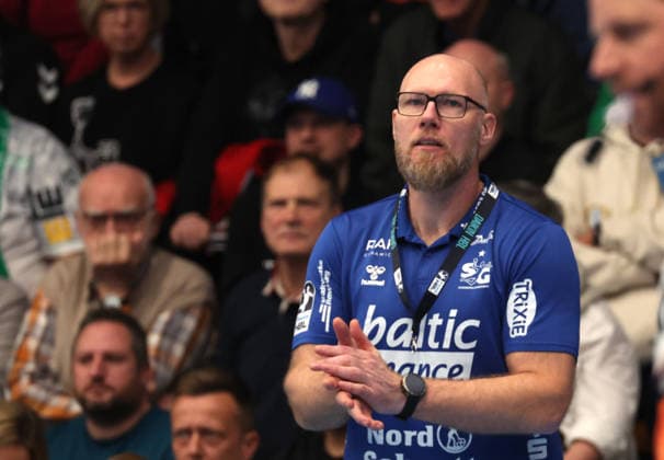 20.12.2025, Deutschland, Göppingen, Handball DAIKIN HBL, FRISCH AUF! Göppingen vs. SG Flensburg-Handewitt: SG Trainer Ales Pajovic