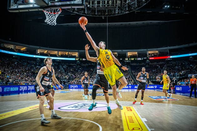 Basketball Berlin 20.12.2025 Saison 2025 2026 EasyCredit BBL 1. Bundesliga Männer, Herren Alba Berlin - ratiopharm Ulm Justin Bean (Alba Berlin, No.34)