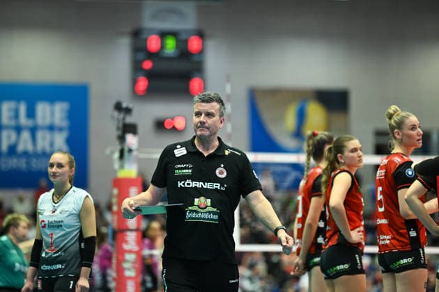 Alexander Waibl (Cheftrainer Dresdner SC) Dresdner SC vs. Schwarz-Weiß Erfurt, 1. Volleyball Bundesliga Damen, Spielzeit 2025 2026, 20.12.2025 Dresdner SC vs. Schwarz-Weiß Erfurt, 1. Volleyball Bundesliga Damen, Spielzeit 2025 2026, 20.12.2025 Dresden Copyright: xEibner-Pressefoto xHoepnerx EP_PHR