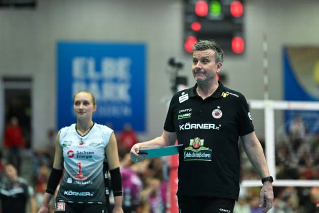Alexander Waibl (Cheftrainer Dresdner SC) Dresdner SC vs. Schwarz-Weiß Erfurt, 1. Volleyball Bundesliga Damen, Spielzeit 2025 2026, 20.12.2025 Dresdner SC vs. Schwarz-Weiß Erfurt, 1. Volleyball Bundesliga Damen, Spielzeit 2025 2026, 20.12.2025 Dresden Copyright: xEibner-Pressefoto xHoepnerx EP_PHR