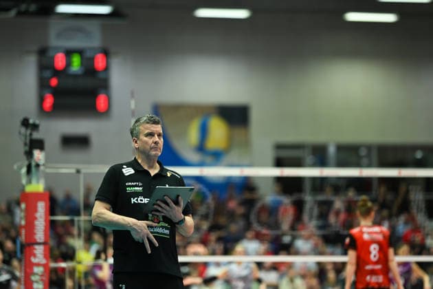 Alexander Waibl (Cheftrainer Dresdner SC) Dresdner SC vs. Schwarz-Weiß Erfurt, 1. Volleyball Bundesliga Damen, Spielzeit 2025 2026, 20.12.2025 Dresdner SC vs. Schwarz-Weiß Erfurt, 1. Volleyball Bundesliga Damen, Spielzeit 2025 2026, 20.12.2025 Dresden Copyright: xEibner-Pressefoto xHoepnerx EP_PHR