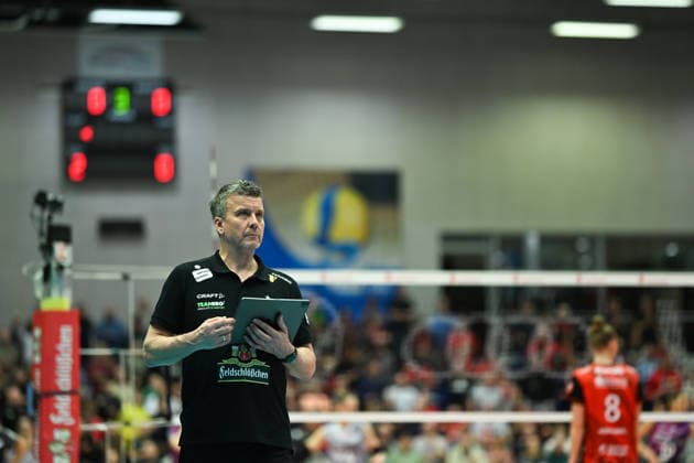 Alexander Waibl (Cheftrainer Dresdner SC) Dresdner SC vs. Schwarz-Weiß Erfurt, 1. Volleyball Bundesliga Damen, Spielzeit 2025 2026, 20.12.2025 Dresdner SC vs. Schwarz-Weiß Erfurt, 1. Volleyball Bundesliga Damen, Spielzeit 2025 2026, 20.12.2025 Dresden Copyright: xEibner-Pressefoto xHoepnerx EP_PHR