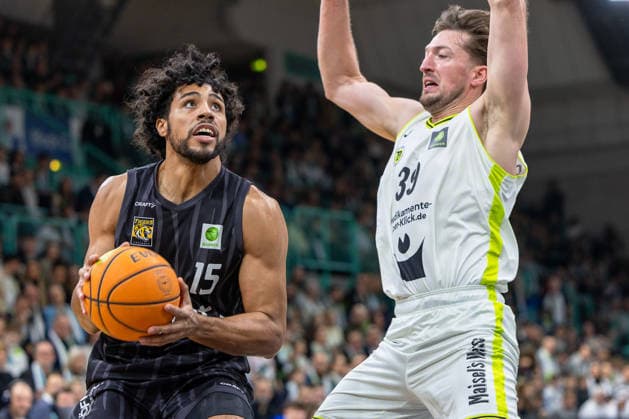 Patrick Etienne Fardy Emilien (Tigers Tuebingen, 15) Willem Brandwijk (BBC Bayreuth, 39) Neuverpflichtung GER, BBC Bayreuth vs. Tigers Tuebingen, Basketball, BARMER 2. Bundesliga Bundesliga, Pro A, Saison 2025 2026, 13. Spieltag, 20.12.2025 GER, BBC Bayreuth vs. Tigers Tuebingen, Basketball, BARMER 2. Bundesliga Bundesliga, Pro A, Saison 2025 2026, 13. Spieltag, 20.12.2025 Bayreuth Copyright: xEibner-Pressefoto ArdanxFuessmanx EP_AFN