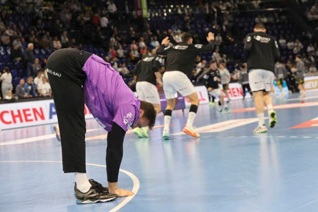 Foto : Aufwärmtraining bei Torhüter Andreas WOLFF (Kiel) Handball Herren 1. Bundesliga am Sa. 20.12.2025 THW Kiel - Recken Hannover