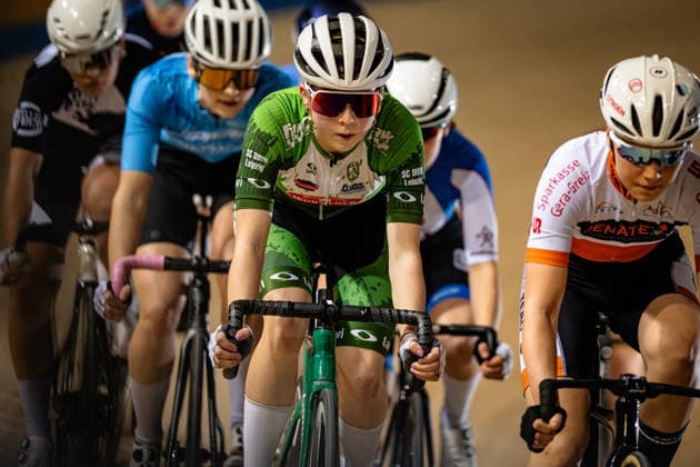 FLOß Enni Lotta: DM Omnium 2025 - Frankfurt Oder FLOß Enni Lotta ( GER ) SC DHfK Leipzig Querformat - quer - horizontal - Landscape - Event Veranstaltung: DM Omnium 2025 - Deutsche Meisterschaft - Category Kategorie: Cycling - Track cycling, Rad, Radsport, Bahnrad, Bahn National Championship Omnium - Women U19 Juniors - Location Ort: Europe Germany - Brandenburg - Märkisch Oderland - Frankfurt Oder - Oderlandhalle - Discipline: Omnium Scratch 1. Race - Distance: 7,5 km - Date Datum: 20.12.2025 Saturday Day 2 -