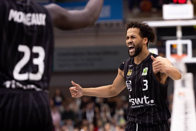 BBC Bayreuth - Tigers Tuebingen, Herren, 2. Bundesliga, Barmer 2. Basketball Bundesliga, pro A, 13. Spieltag, Spielzeit 2025 2026, 20.12.2025 Miles Tention (Tigers Tuebingen, 03) schreit seine Mitspieler an nach einem gescheiterten Play